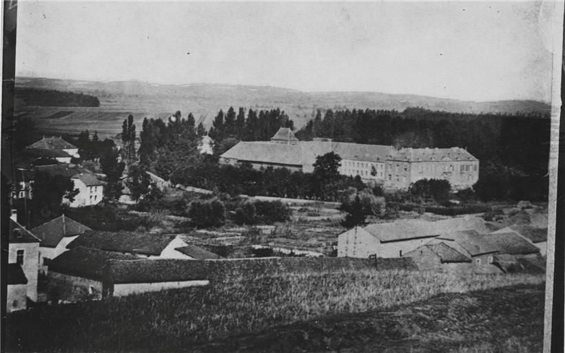 Schloss Berwart und seine Nebengebäude im Jahr 1870