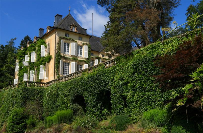 Schloss Fischbach, die Residenz des Erbgroßherzogs. Für Besucher nicht zugänglich. Fotograf Marc Schoentgen durfte trotzdem fotografieren – allerdings nur von außen. 
