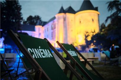 Schloss Sanem: Wenn das Filmerlebnis vor einer solchen Kulisse stattfindet, dann steht dem Vergnügen kaum etwas im Wege
