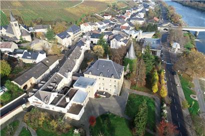 Schloss Schengen: Seit sechs Jahren steht es leer. Jetzt will Unternehmer Guy Rollinger wieder ein Hotel daraus machen. Bürgermeister Michel Gloden spricht von einer Aufwertung und Belebung des Tourismus. 

