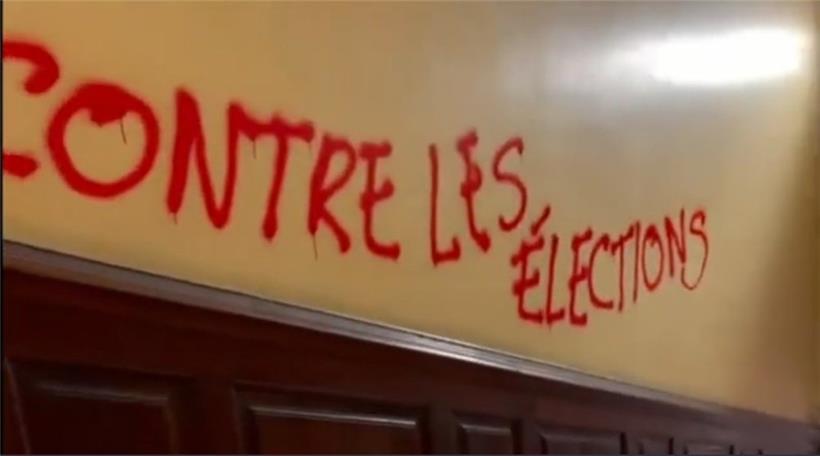 Schmierereien, die im Zuge der Studentenproteste auf dem Campus von „Paris VIII“ zu lesen waren
