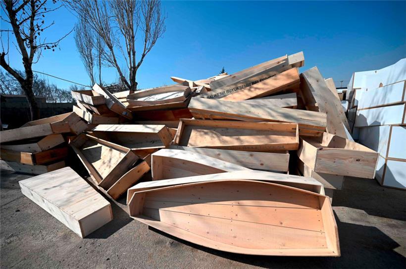 Schnell zusammengebaute Särge in der Türkei
