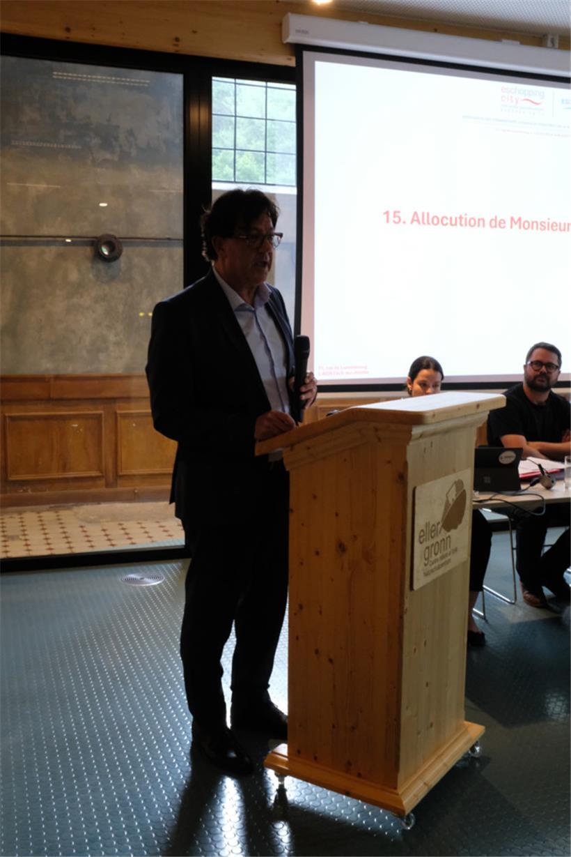 Schöffe Pim Knaff versichert die Unterstützung der Stadtverwaltung für die Aktionen der ACAIE
