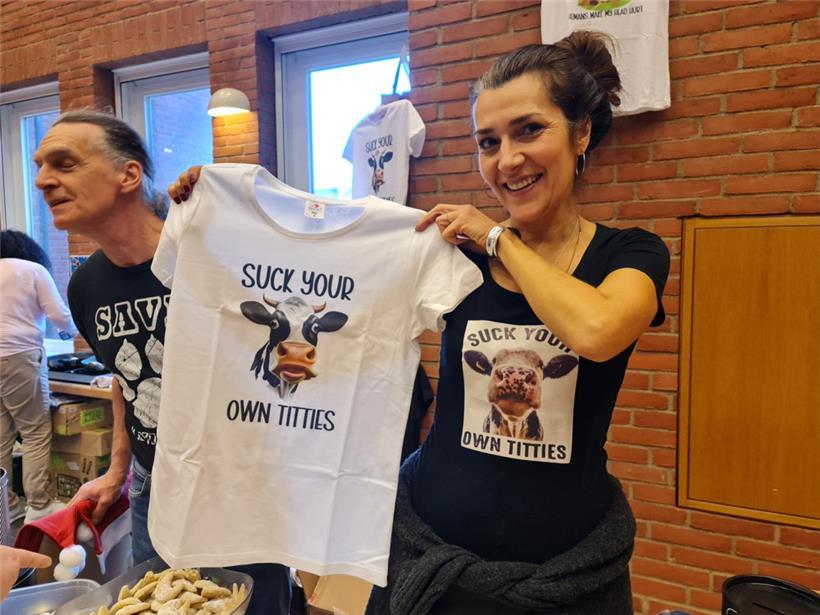 Schon der Journalist und Fernsehmoderator Robert Lembke sagte einst: „Es stimmt gar nicht, dass Kühe Milch geben. Die Bauern nehmen sie ihnen einfach weg.“
