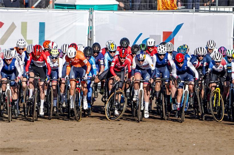 Schrecksekunde am Start: Marie Schreiber rutscht vom Pedal ab