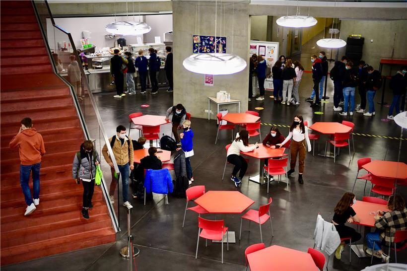 Schulkantinen sollen geöffnet bleiben, Betriebskantinen hingegen müssen schließen
