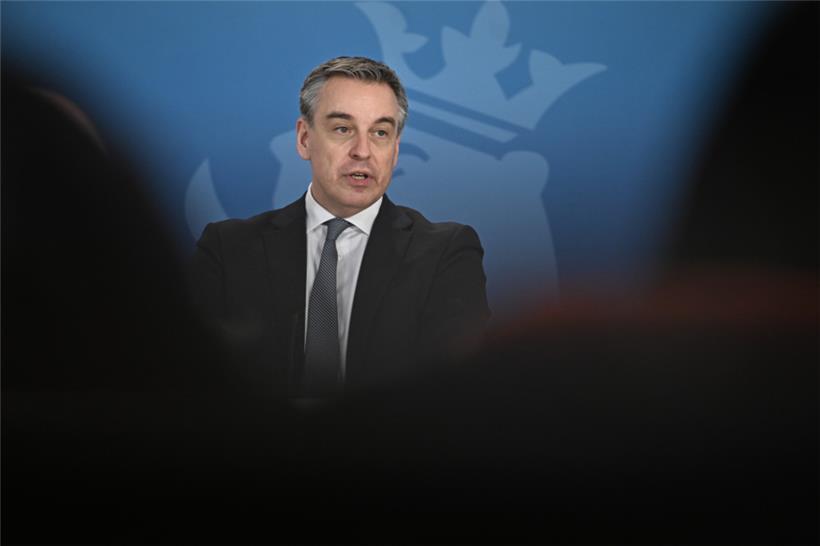 Schulminister Claude Meisch stimmt dem ADR-Abgeordneten Fred Keup nicht zu 
