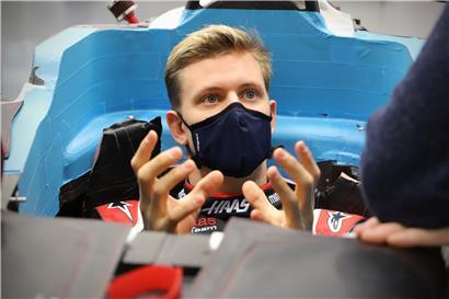 Schumacher will sich von den neuen Teamfarben nicht ablenken lassen
