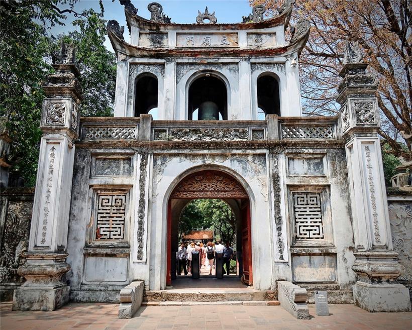 „Schwätz mir net vun Diplomer“: Im Literaturtempel kam Bettel auf Touren
