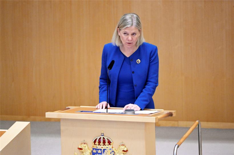 Schwedens Ministerpräsidentin Magdalena Andersson spricht während der Parlamentsdebatte über den schwedischen Antrag auf die Nato-Mitgliedschaft in Stockholm
