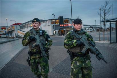 Schwedische Soldaten im Hafen von Visby: Die russische Mobilisierung nahe der Grenze versetzt die Europäer in erhöhte Alarmbereitschaft
