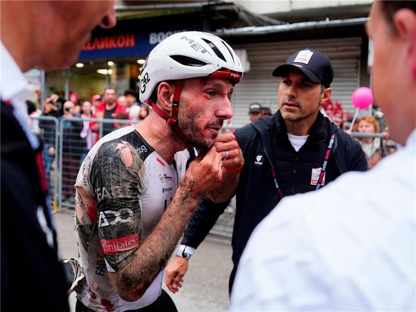 Adam Yates erschöpft nach Sturz erreicht Ziel, startet am nächsten Tag wegen Verletzung nicht mehr bei Radrennen