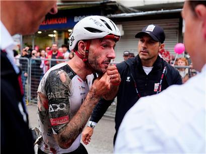 Adam Yates erschöpft nach Sturz erreicht Ziel, startet am nächsten Tag wegen Verletzung nicht mehr bei Radrennen