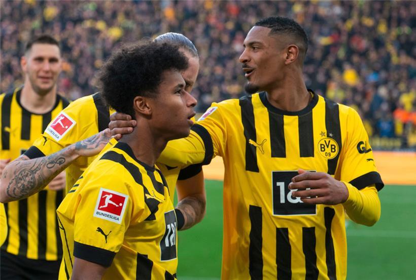 Sébastien Hallers (r.) Treffer war ein hochemotionaler Moment im Dortmunder Stadion
