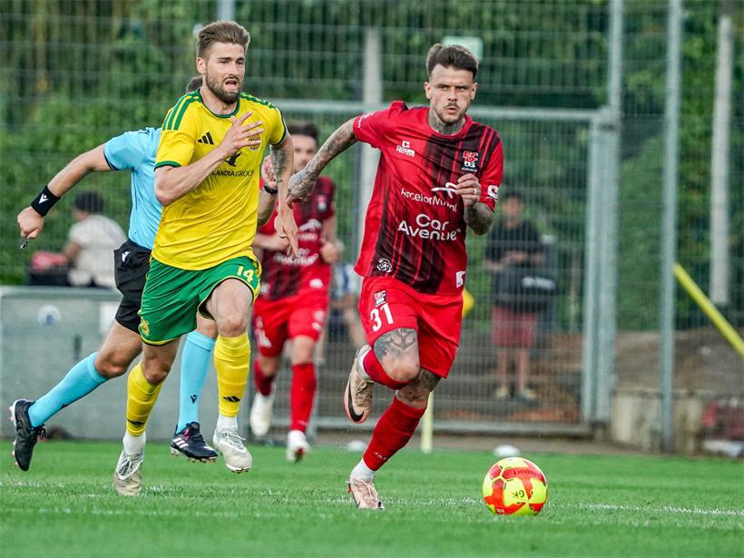 Sébastien Thill (r.) und Déifferdeng 03 müssen sich mehr Abschlussmöglichkeiten erarbeiten