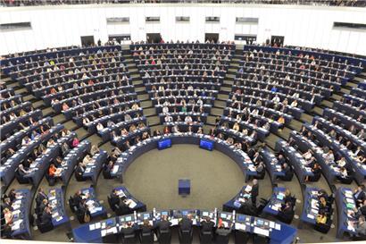 Sechs Europaabgeordnete stellt Luxemburg, von etwa 700. Hier das Straßburger Plenum 2014  mit dem damals neuen EU-Kommissionspräsidenten Jean-Claude Juncker.
