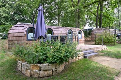 Sehen kuschlig aus und sind einen Preis wert: Die Iglus auf dem „Camping Park Beaufort“ gewinnen den Luxembourg Tourism Award 2023

