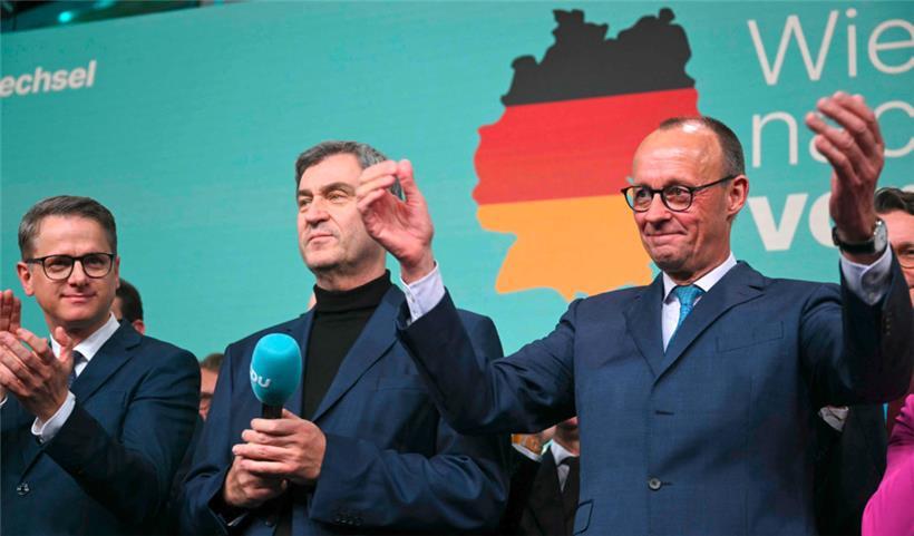 Sehen sich als Wahlsieger: CDU-Kanzlerkandidat Friedrich Merz (rechts) und CSU-Chef Markus Söder im Konrad-Adenauer-Haus
