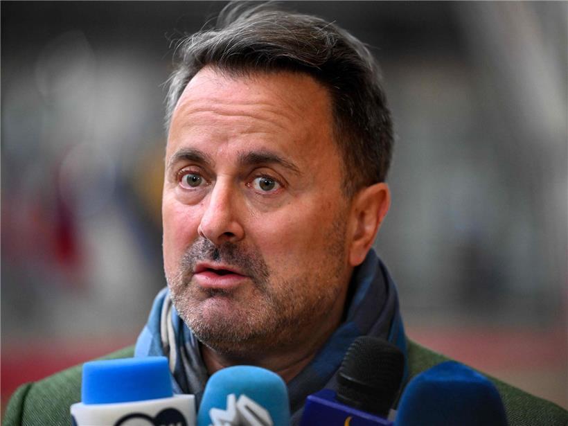 Luxemburger Außenminister Xavier Bettel mit besorgtem Gesichtsausdruck bei offizieller Veranstaltung