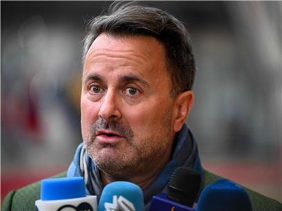 Luxemburger Außenminister Xavier Bettel mit besorgtem Gesichtsausdruck bei offizieller Veranstaltung