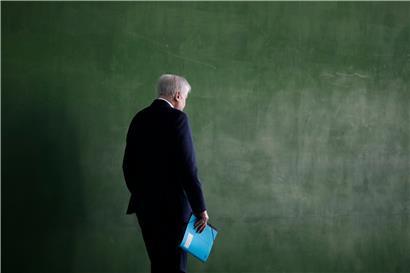 Sein Rücktritt lag in der Luft: Horst Seehofer wollte eine Journalistin verklagen, Angela Merkel schob dem einen Riegel vor 
