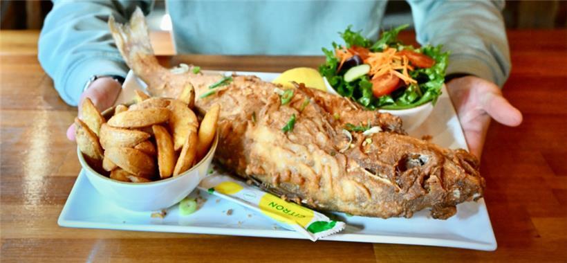 Seit 1904 ein echter Fouer-Klassiker: „Gebakene Fësch“. Die Idee des „Fouerfësch...