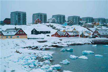 Seit 1979 ist Grönland in vielen Bereichen autonom, doch entscheidet etwa über Außen- und Verteidigungspolitik immer noch die ehemalige Kolonialmacht Dänemark
