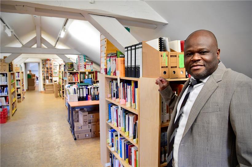 Seit 2015 arbeitet Narcisse Dovenon als Bibliothekar im Düdelinger „Centre de documentation sur les migrations humaines“ (CDMH) 
