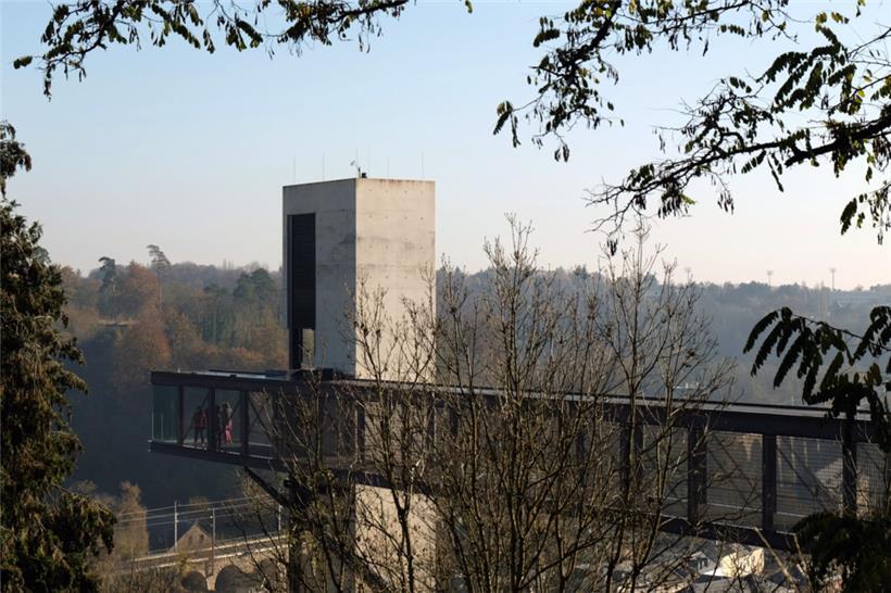Seit 2016 befördert ein Panoramaaufzug in Luxemburg-Stadt Passagiere zwischen dem Pfaffenthal und der Oberstadt auf und ab
