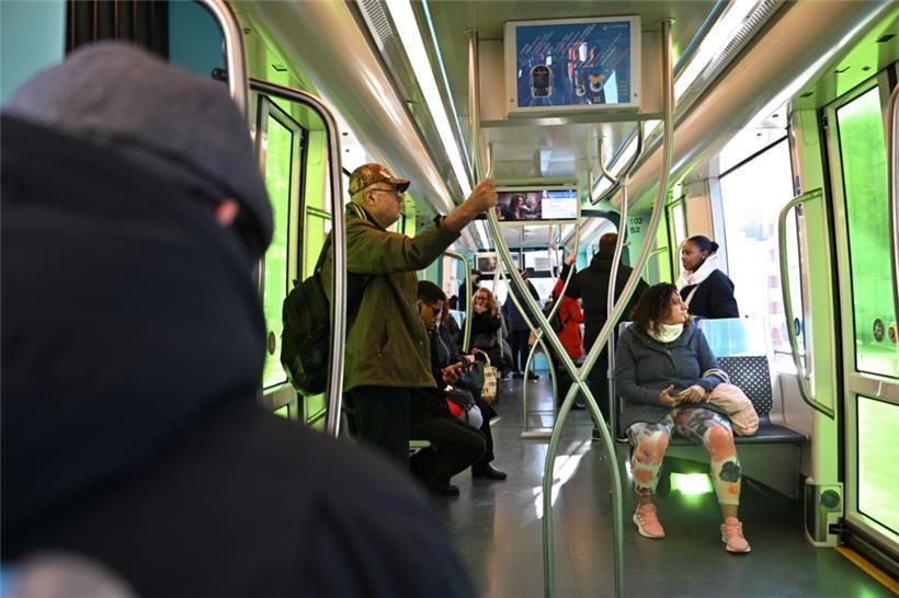 Seit 2017 fährt die Tram durch die Hauptstadt und scheint mittlerweile ganz gut bei den Menschen anzukommen
