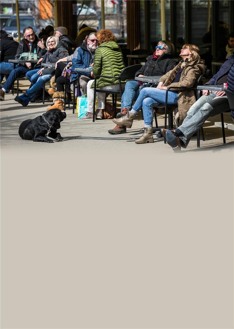 Seit Anfang April haben Luxemburgs Terrassen geöffnet. Bei gutem Wetter nehmen auch die Düdelinger das Angebot gerne an.
