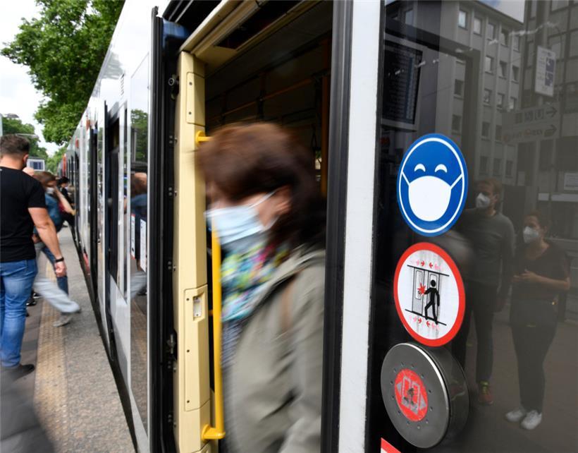 Seit Dienstagnachmittag nicht mehr nötig: Maske im öffentlichen Transport
