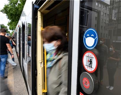 Seit Dienstagnachmittag nicht mehr nötig: Maske im öffentlichen Transport
