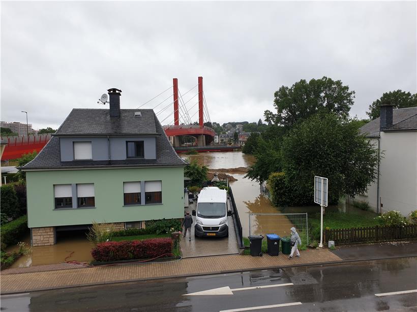 Seit Donnerstagmorgen laufen bei den Versicherungsagenturen in Luxemburg die Telefone heiß – die Kunden hoffen auf eine finanzielle Entschädigung für die Sachschäden, die die Wassermassen verursacht haben
