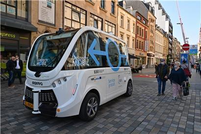 Seit Freitag zirkuliert der (im Prinzip) fahrerlose Bus in der Escher Alzettestraße 
