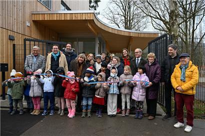Seit Jahresbeginn findet der Unterricht der Grundschule in Dommeldingen in einem neuen, aber provisorischen Gebäude statt – das die Kinder am Mittwoch mit den Gemeindeverantwortlichen einweihten
