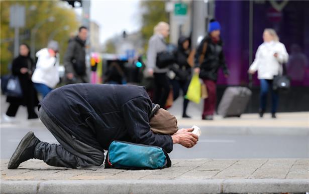 Seit Mitte Dezember 2023 dürfen Bedürftige in Luxemburg-Stadt an bestimmten Orten und zu bestimmten Uhrzeiten nicht mehr um Kleingeld bitten
