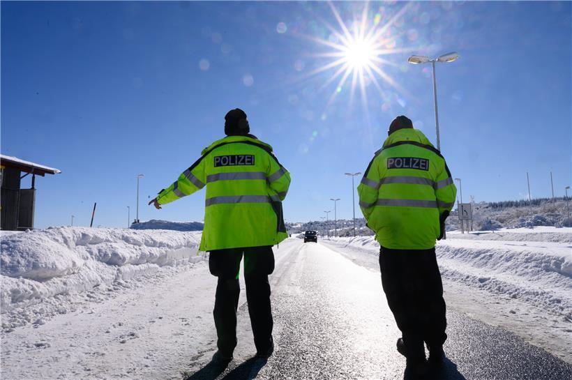 Seit Sonntag kontrollieren deutsche Polizisten die Grenzen zu Tschechien und Tirol
