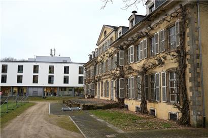 Seit dem 2010 erfolgten Umzug des Rehazentrums in den Neubau ist Schloss Colpach ungenutzt
