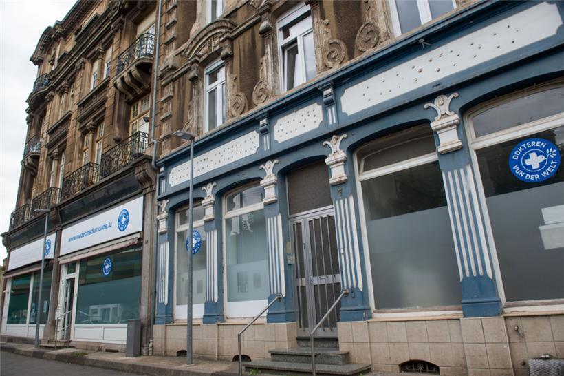 Seit der Pandemie nutzt der Luxemburger Zweig der internationalen Organisation „Médecins du monde“ nicht mehr nur die Räumlichkeiten unter der Nummer 5 in der Escher rue d’Audun (links), sondern auch die im Gebäude nebenan
