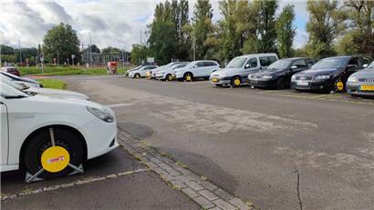 Seit einigen Wochen wieder im öffentlichen Raum: Die von der Polizei zeitweise stillgelegten Fahrzeuge sind momentan am P+R-Parkplatz Esch-Raemerich untergebracht. Das wegen Kapazitätsproblemen in der provisorischen „Fourrière“ in Bettemburg. 

