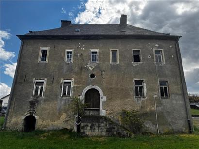 Verlassenes Schloss Oberwampach, geplante Sanierung, Museum und Ferienwohnungen, historische Architektur im Grünen