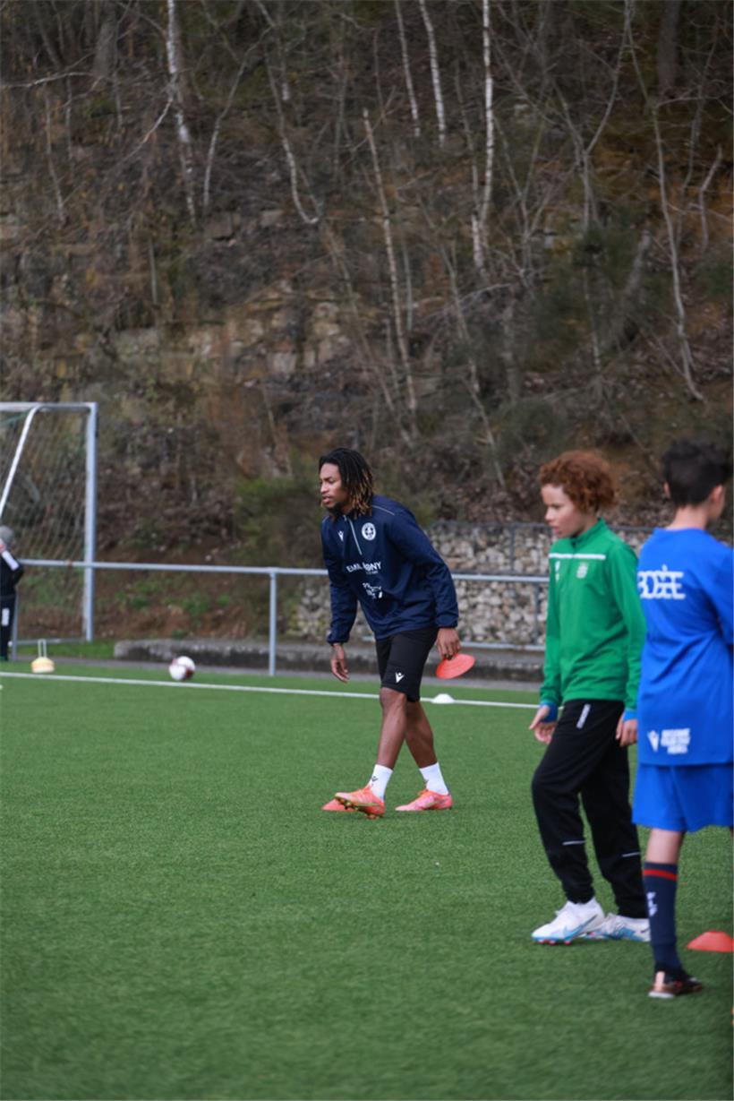 Selbst das Hütchen-Aufstellen übernahm am Mittwoch der „Chef“ höchstpersönlich
