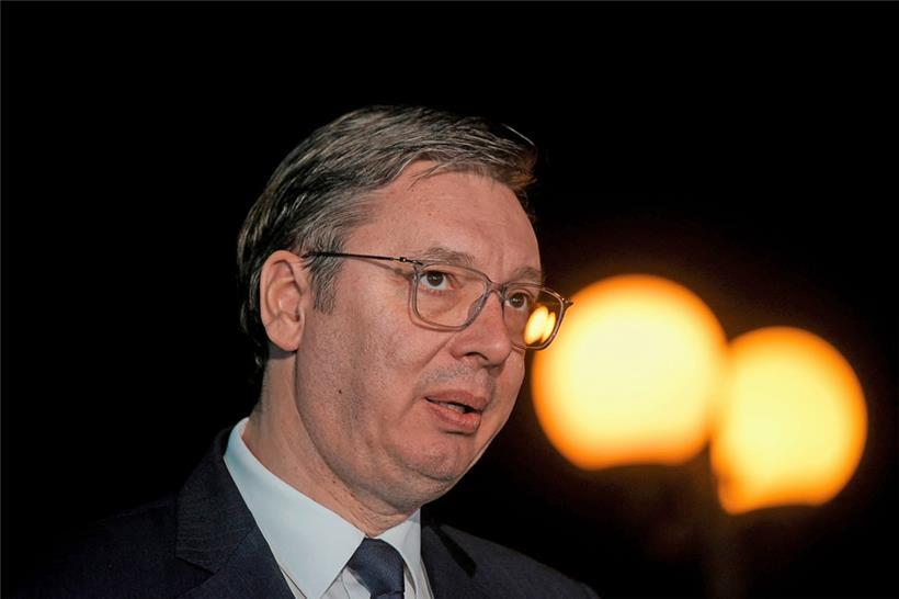 Serbiens Präsident Aleksandar Vucic äußert sich nach einem Treffen im mazedonischen Ohrid mit dem …
