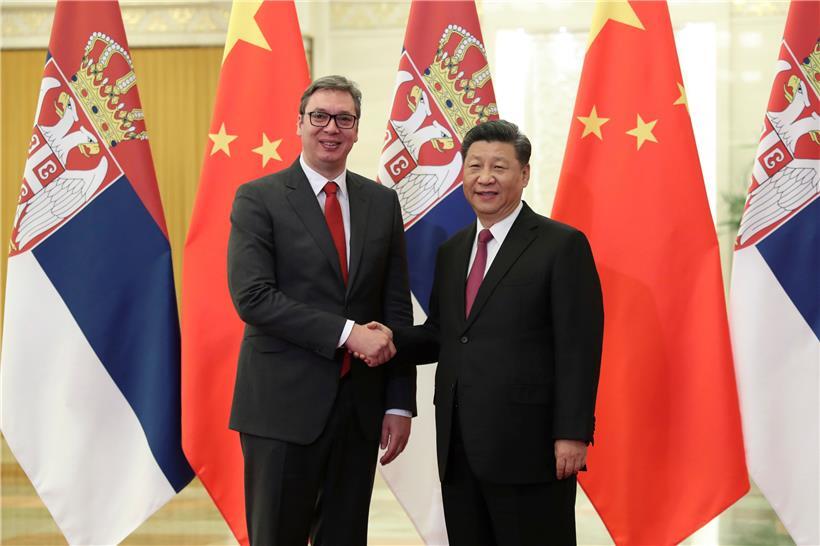 Serbiens Präsident Aleksandar Vucic (l.) zu Besuch beim chinesischen Präsidenten Xi Jinping im April 2019: Chinas Einfluss in Serbien nimmt stetig zu, bemerken die EU-Parlamentarier in einem Bericht über den Beitrittskandidaten vom Balkan
