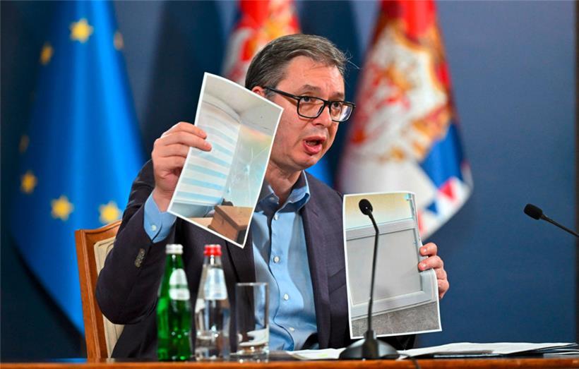 Serbiens Präsident Aleksandar Vucic präsentiert Erklärungen zum Gewaltausbruch in Nordkosovo, die niemanden so richtig überzeugen
