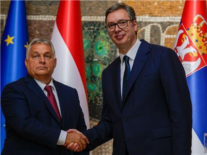 Serbiens Präsident Aleksandar Vucic bei Wahlkampf, versucht mit Tricksereien Stimmenvorteil zu erlangen