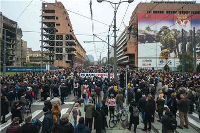 Serbische Studenten und Stadtbewohner protestieren im November in Belgrad gegen Bauprojekt und Präsident Vucic's Politik