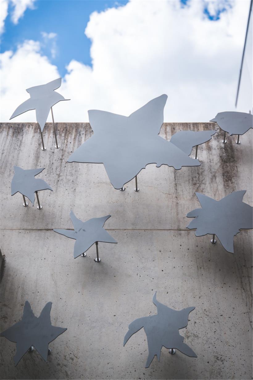 Serge Eckers „Scintille“ an der Wand der „Crèche Italie“
