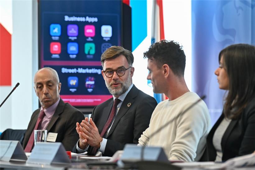 Serge Quazzotti (IPIL), Franz Fayot (Wirtschaftsminister), Christoph Bruckner (TiQuest) und Iris Depoulain (OPI)
